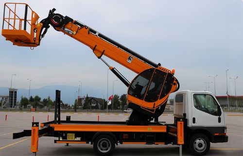 Sepetli Vinç ile Tabela Montajı